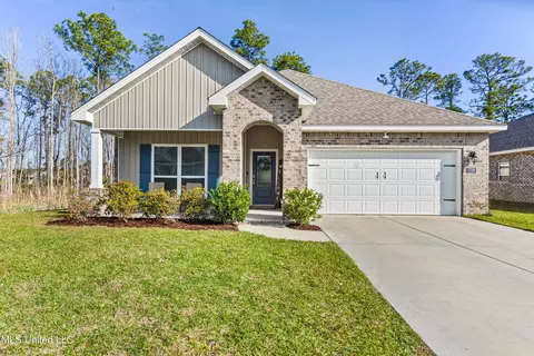 5730 Overland Dr, Biloxi, MS 39532