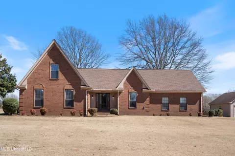 8890 Oakwood Ln, Olive Branch, MS 38654