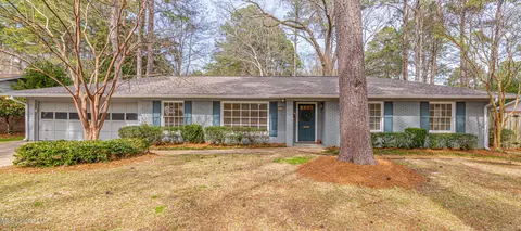 5256 Saratoga Dr, Jackson, MS 39211