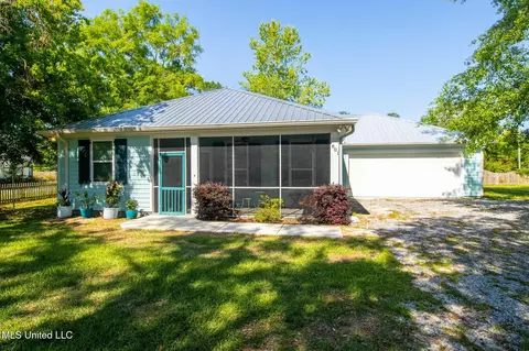 601 Citizen St, Bay Saint Louis, MS 39520