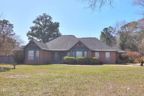 18442 Deer Dr, Saucier, MS 39574