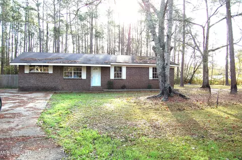 7420 Fish Hawk Rd, Gautier, MS 39553