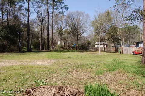 8420 Elm Ave, Ocean Springs, MS 39564
