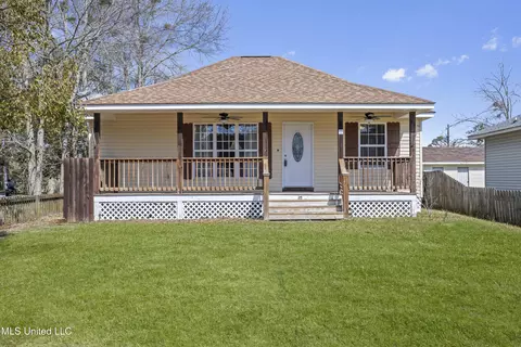 317 Old Spanish Trl, Waveland, MS 39576