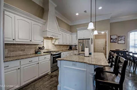 Kitchen - 168 Belle Oak Dr, Brandon, MS 39042 photo 2 of 3