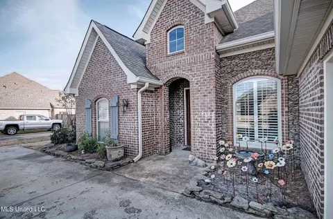 Exterior - 168 Belle Oak Dr, Brandon, MS 39042 photo 3 of 8