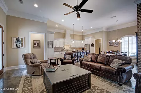 Living - 168 Belle Oak Dr, Brandon, MS 39042 photo 4 of 4