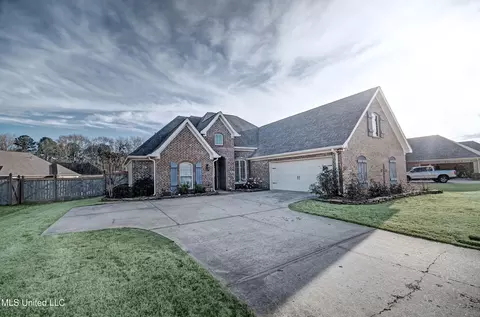 Exterior - 168 Belle Oak Dr, Brandon, MS 39042 photo 2 of 8