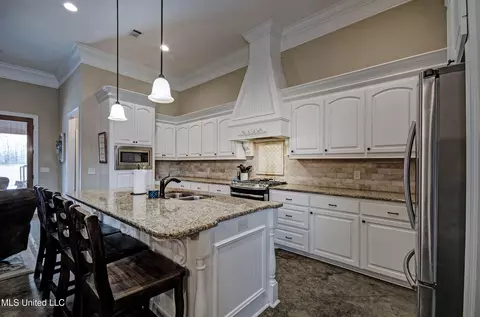 Kitchen - 168 Belle Oak Dr, Brandon, MS 39042 photo 1 of 3