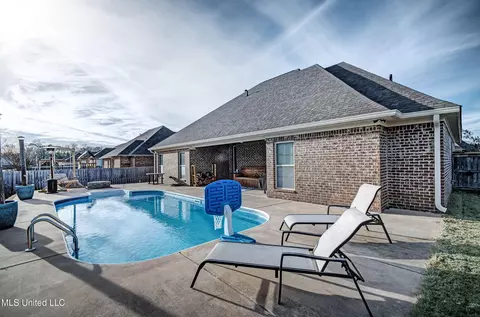 Exterior - 168 Belle Oak Dr, Brandon, MS 39042 photo 6 of 8