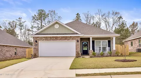 17905 Kelso Dr, D'iberville, MS 39540