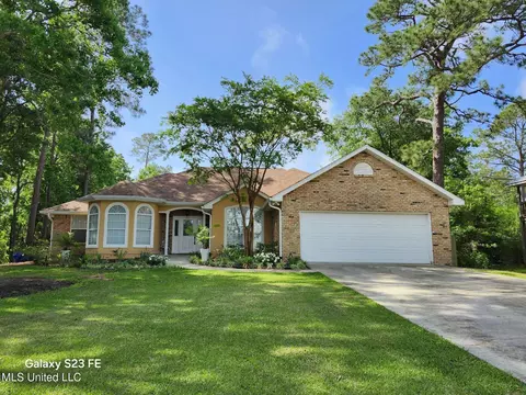 104 Fernwood Dr, Pass Christian, MS 39571