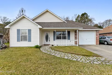7213 Oak Cove Dr, Biloxi, MS 39532