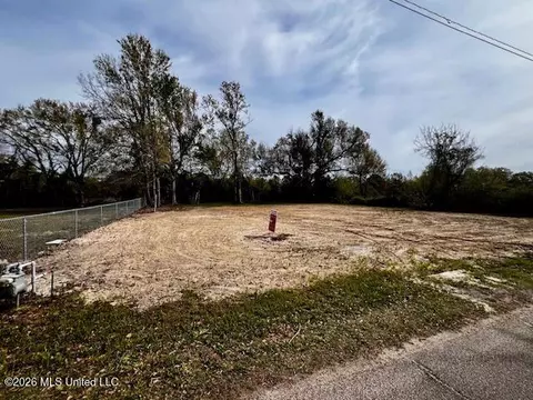 725 Webb St, Bay Saint Louis, MS 39520