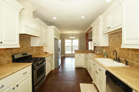 Kitchen - 106 Amethyst Ln, Brandon, MS 39047 photo 2 of 4