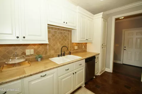 Kitchen - 106 Amethyst Ln, Brandon, MS 39047 photo 4 of 4