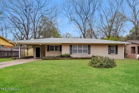 827 Berwood Dr, Jackson, MS 39206