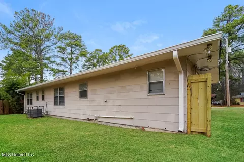 827 Berwood Dr, Jackson, MS 39206 photo 12
