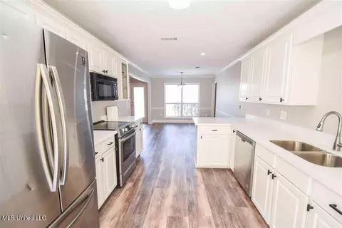 Other - 1015 Cobblestone Pl, Brandon, MS 39042 photo 5 of 9