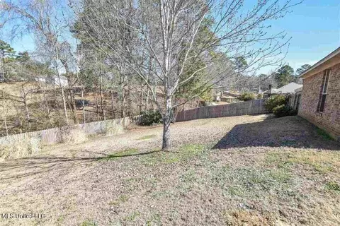 Exterior - 1015 Cobblestone Pl, Brandon, MS 39042 photo 2 of 3