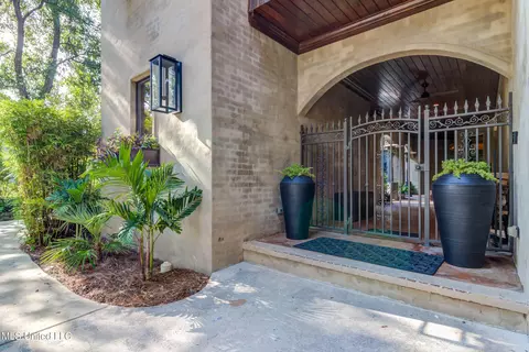 11534 Hillcrest Rd, Gulfport, MS 39503