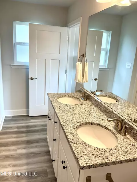 Bath - 13917 Ruby Ln, Biloxi, MS 39532 photo 11 of 11