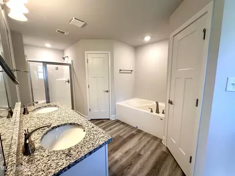 Bath - 13917 Ruby Ln, Biloxi, MS 39532 photo 4 of 11