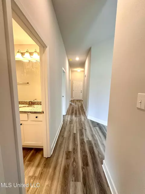 Entry Way - 13917 Ruby Ln, Biloxi, MS 39532 photo 2 of 9