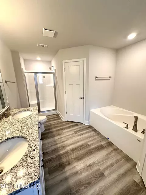 Bath - 13917 Ruby Ln, Biloxi, MS 39532 photo 2 of 11
