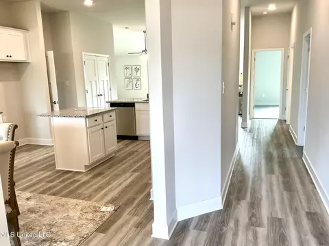 Entry Way - 13917 Ruby Ln, Biloxi, MS 39532 photo 7 of 9