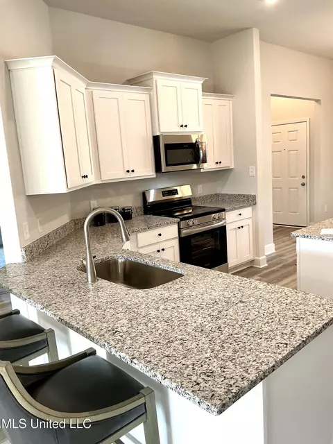 Kitchen - 13917 Ruby Ln, Biloxi, MS 39532 photo 3 of 5