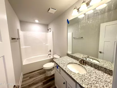 Bath - 13917 Ruby Ln, Biloxi, MS 39532 photo 5 of 11