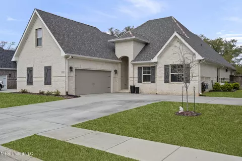 8776 Sundown Ln, Gulfport, MS 39503