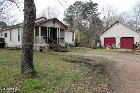 231 Holiday Dr, Byhalia, MS 38611