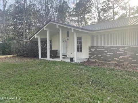 704 NW Elm Ave, Magee, MS 39111
