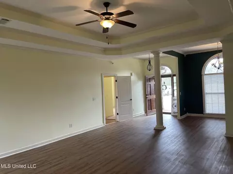 Living - 362 Mallory Dr, Byram, MS 39272 photo 2 of 3