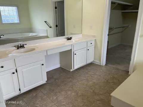 Bath - 362 Mallory Dr, Byram, MS 39272 photo 2 of 4