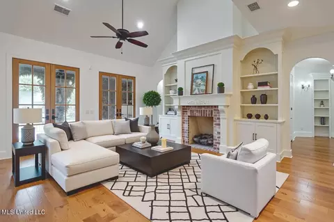 Living - 100 Indian Creek Blvd, Flowood, MS 39232 photo 7 of 9