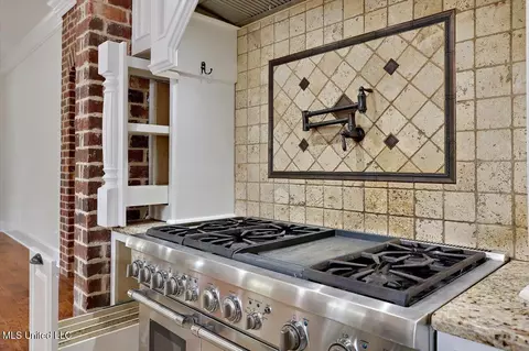 Kitchen - 100 Indian Creek Blvd, Flowood, MS 39232 photo 5 of 7
