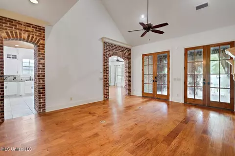 Living - 100 Indian Creek Blvd, Flowood, MS 39232 photo 1 of 9
