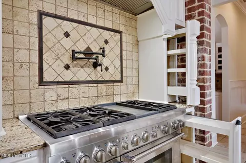 Kitchen - 100 Indian Creek Blvd, Flowood, MS 39232 photo 6 of 7