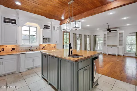 Kitchen - 100 Indian Creek Blvd, Flowood, MS 39232 photo 1 of 7