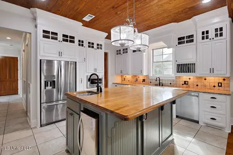 Kitchen - 100 Indian Creek Blvd, Flowood, MS 39232 photo 3 of 7