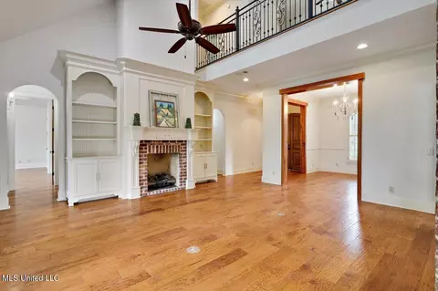 Living - 100 Indian Creek Blvd, Flowood, MS 39232 photo 2 of 9