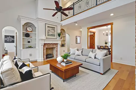 Living - 100 Indian Creek Blvd, Flowood, MS 39232 photo 3 of 9