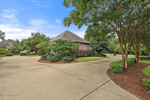 Exterior - 100 Indian Creek Blvd, Flowood, MS 39232 photo 3 of 16