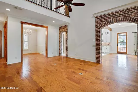 Living - 100 Indian Creek Blvd, Flowood, MS 39232 photo 4 of 9