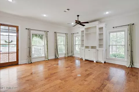 Living - 100 Indian Creek Blvd, Flowood, MS 39232 photo 8 of 9