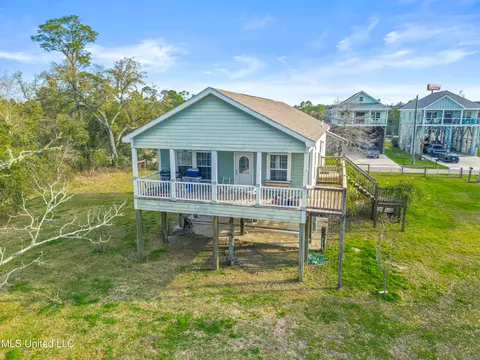 600 5th St, Pass Christian, MS 39571