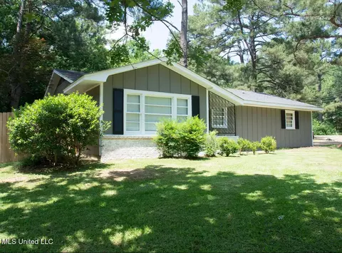 5322 Pinelane Dr, Jackson, MS 39211
